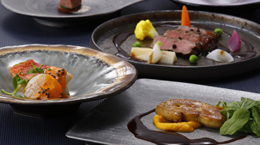 Restaurant SAKURA French Kaiseki Course for April<br />
[Reservation by phone Required<br />
at least 3 days before]